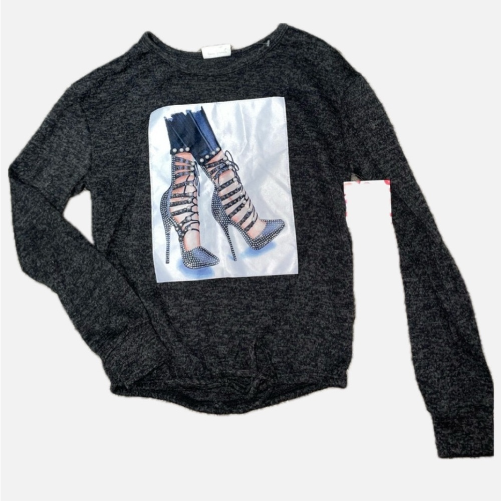 Free kisses pearl heel gorgeous top